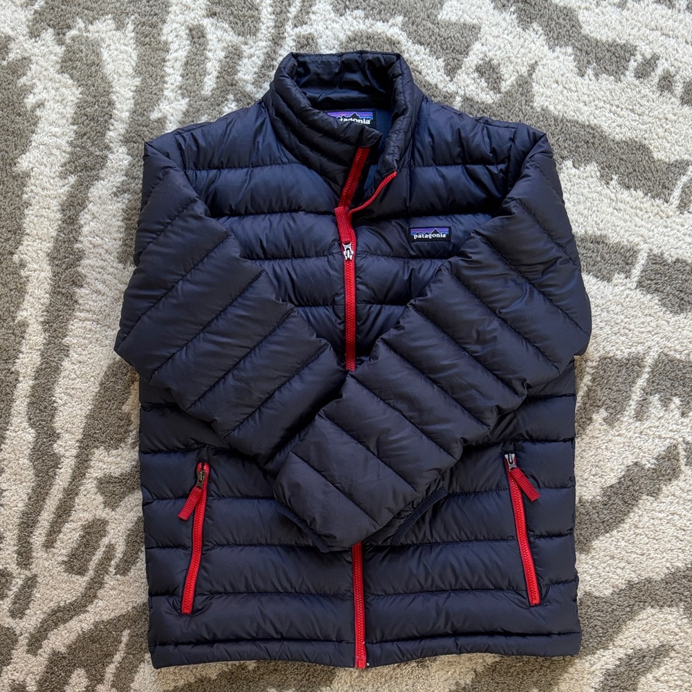 Patagonia Boys Navy Down Sweater Jacket with sz Large